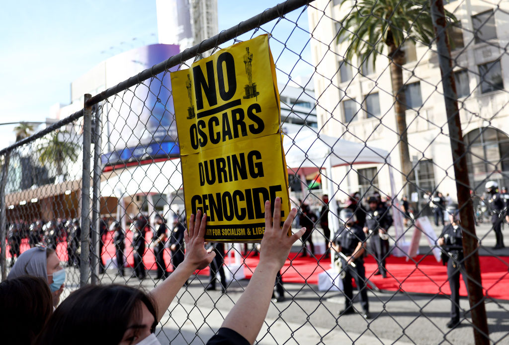 Oscars Stars Reap What They Sowed As Protesters Force Many to Walk to Late-Starting Show
