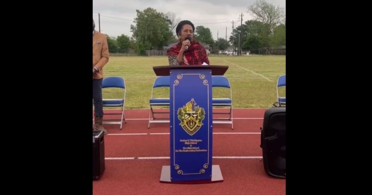 Sheila Jackson Lee Says Moon Is a ‘Planet’ That’s ‘Made Up of Mostly Gases,’ But Things Only Get Worse When She Tries to Correct It