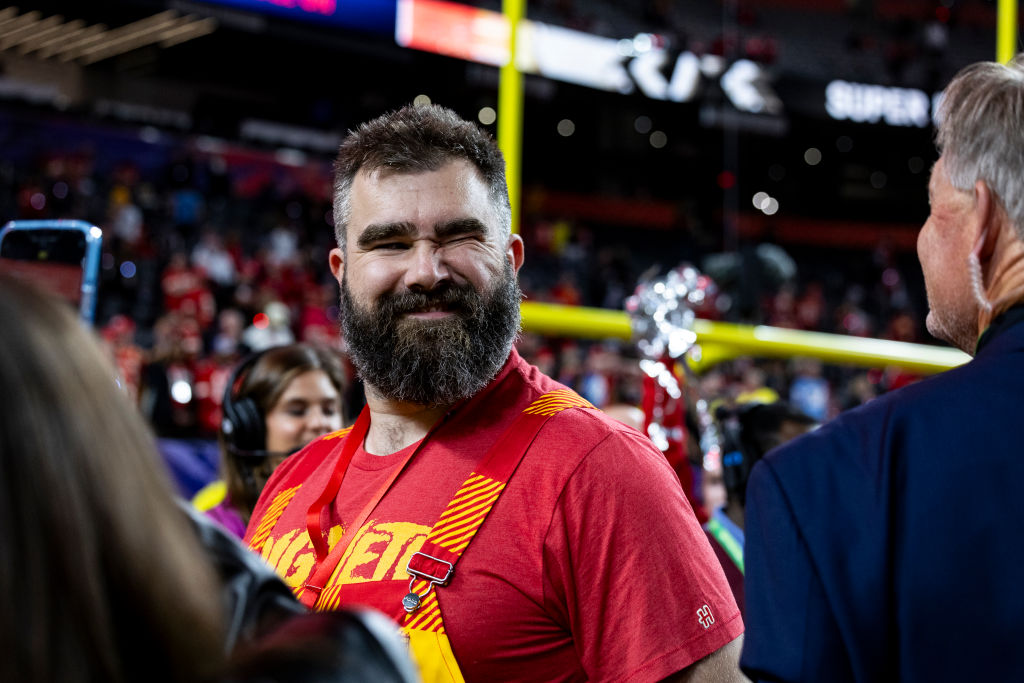 Jason Kelce Defends Wife After She’s Labeled a Bad Homemaker
