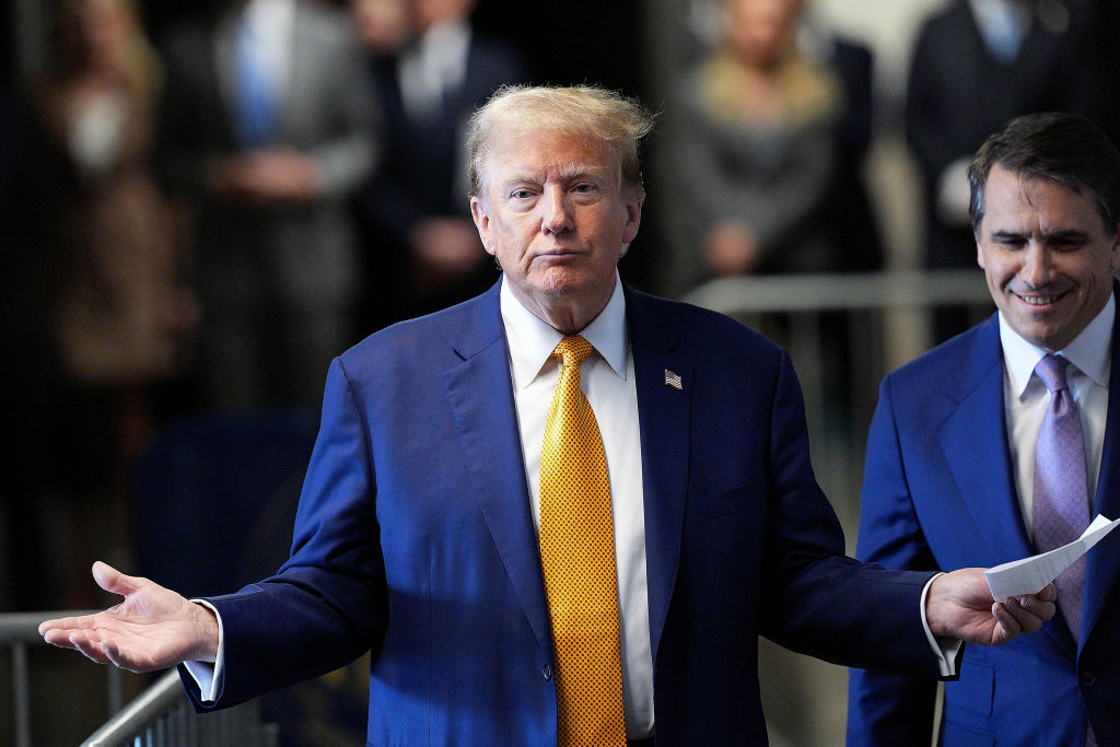 Trump Says Male Democratic Senator ‘Looks Pregnant,’ Targets His Weight in Latest Attack – Report