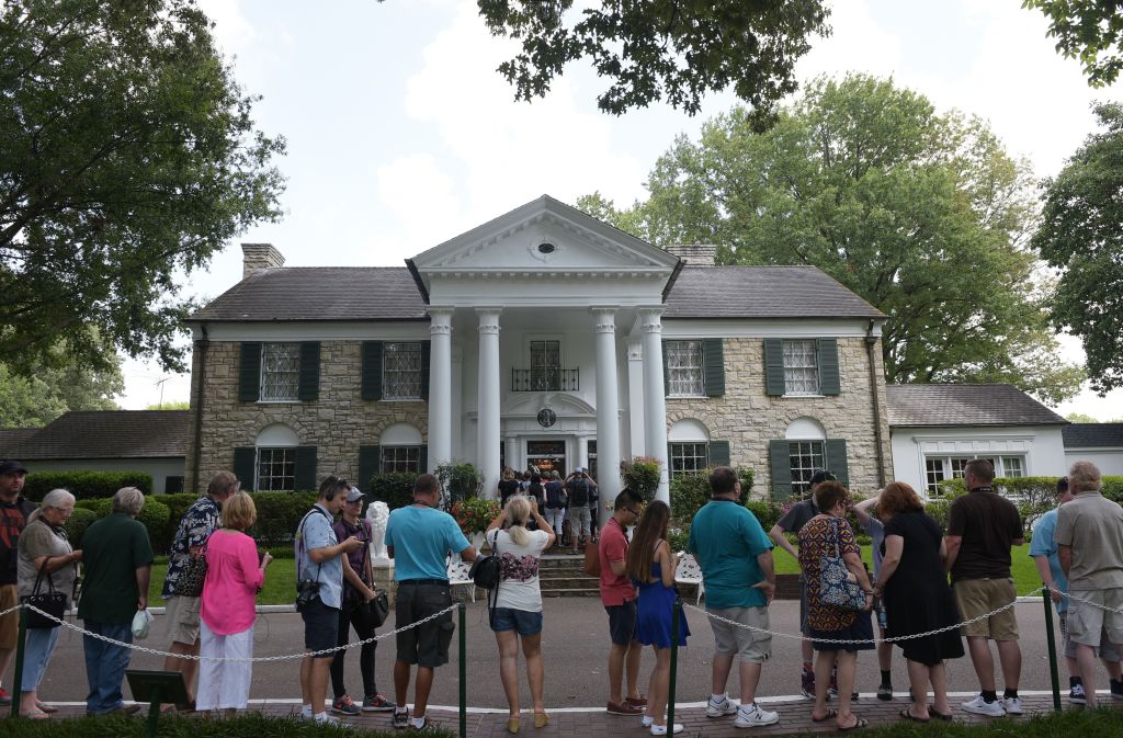 Elvis’ Granddaughter Fighting for Graceland Amid Foreclosure