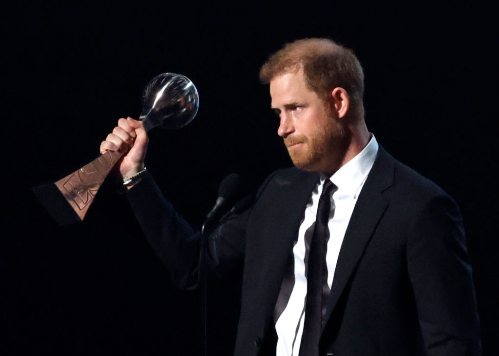 Prince Harry Addresses Pat Tillman’s Mom in Speech Receiving Award