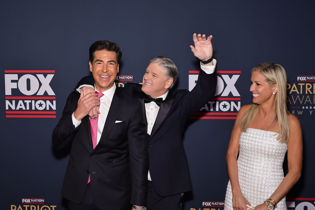 Fox News’ Hannity Pops Question to Earhardt on Christmas