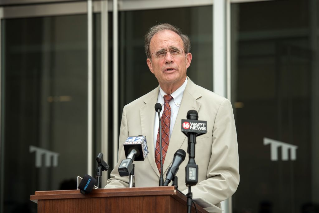 Mississippi Lt. Gov. Delbert Hosemann Collapses During Senate Session