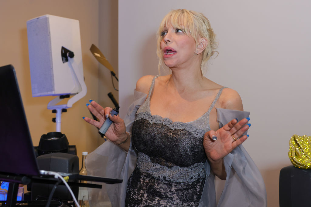 Singer Courtney Love Plans to Stay in UK, Criticizes Trump