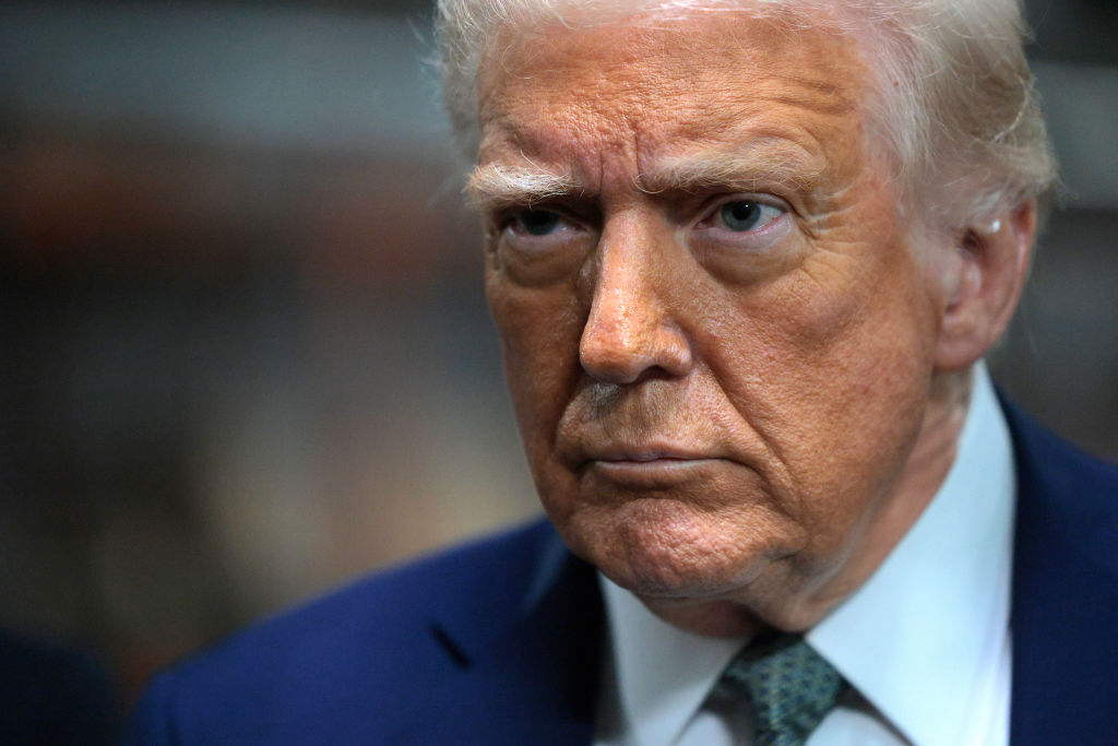 Trump to Impose 25% Tariff on Countries Purchasing Oil From Venezuela