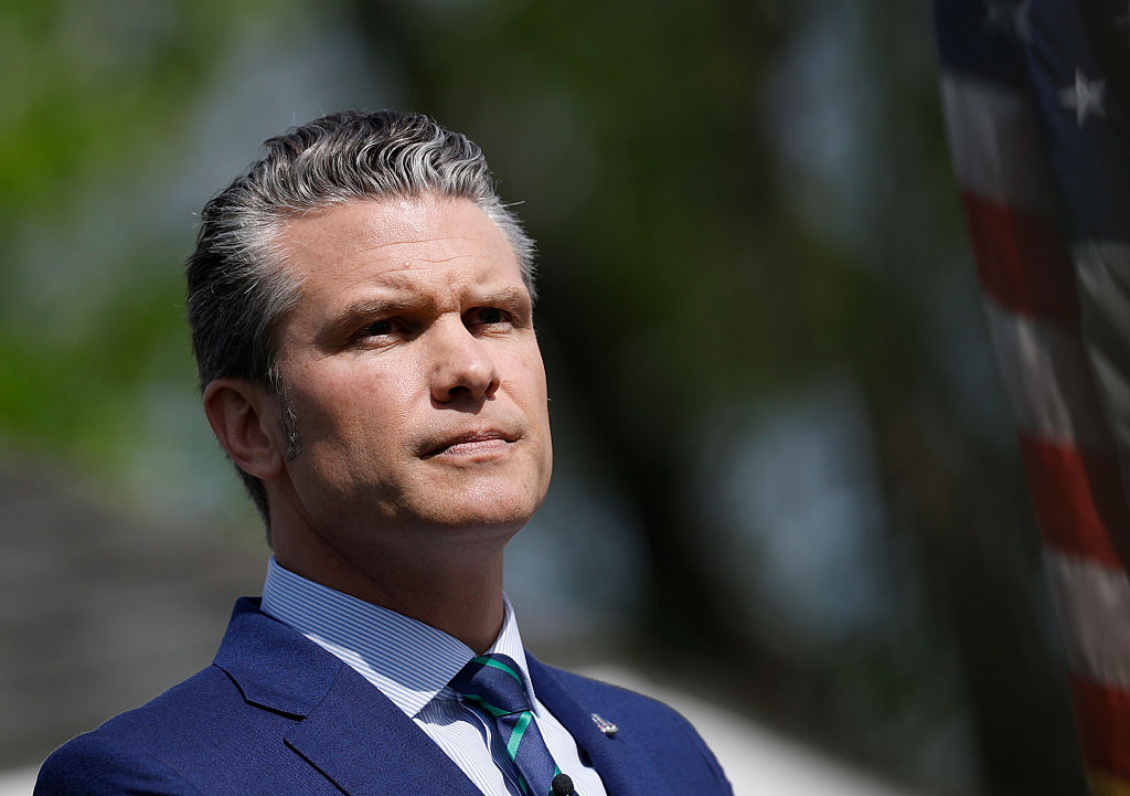 Hegseth Denies Putting in Make-up Room at Pentagon 