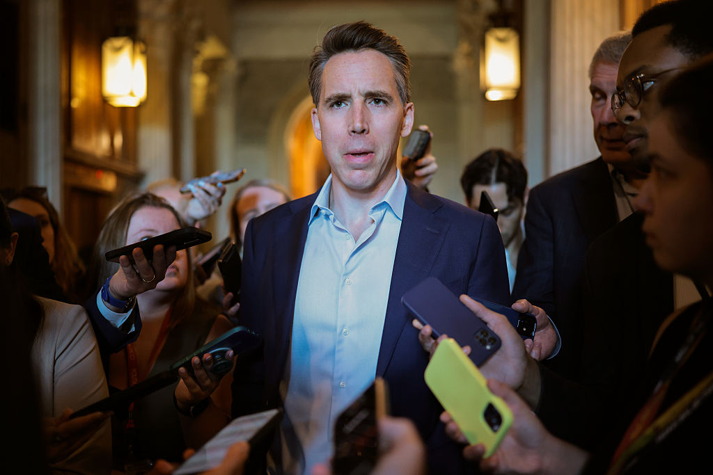 GOP Pushes to Give Americans $600 Checks from Tariffs