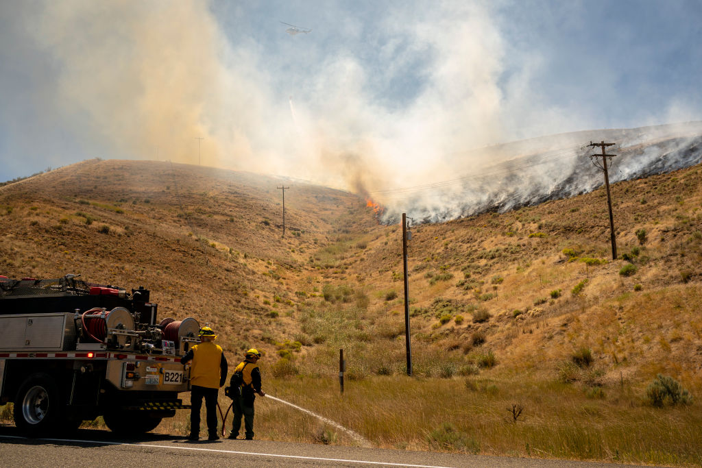 Border Patrol Detains Firefighters at Washington Wildfire Site, Prompting Outrage