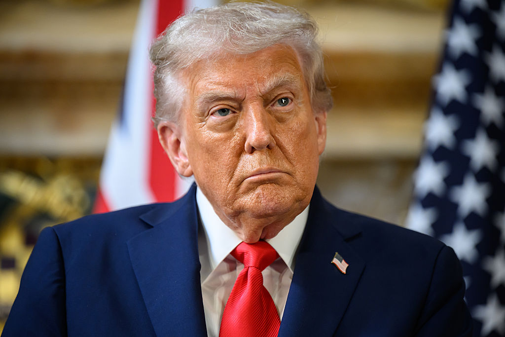 Trump’s Proposed $2,000 Tariff Dividend Draws Cost Warning From Budget Watchdog