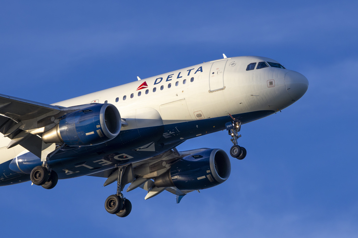 Delta Pilot Says He Didn’t Hear Order to Yield Before LaGuardia Collision, NTSB Says