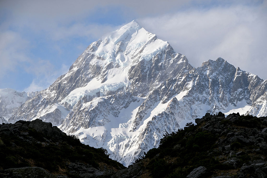 Aoraki Disaster: US Climber One of Two Killed on New Zealand’s Iconic Peak