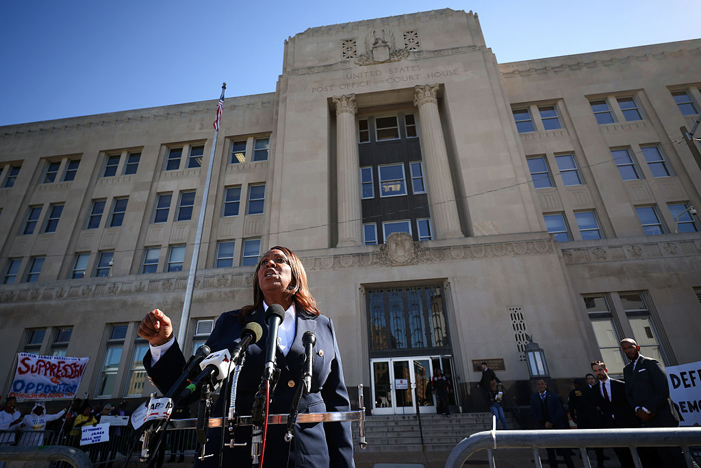 Judge Blocks Trump-Era Challenge to New York Courthouse Immigration Protections