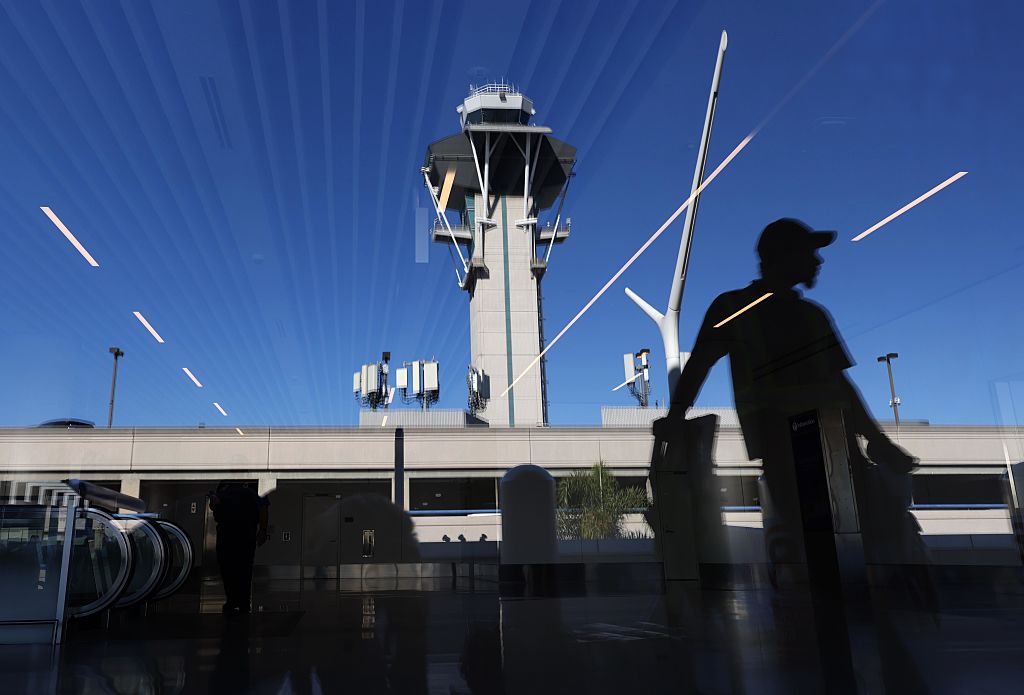 Flight Delays Persist Across U.S. Airports Amid Controller Shortages During Shutdown