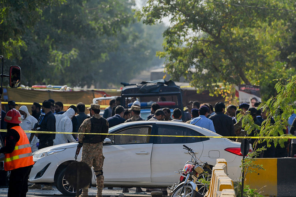 Suicide Bomber Kills 12 Outside Islamabad Court Amid Surge in Militant Attacks