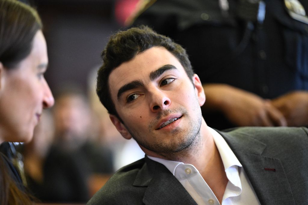 Police Encounter With Luigi Mangione Faces New Scrutiny in Court