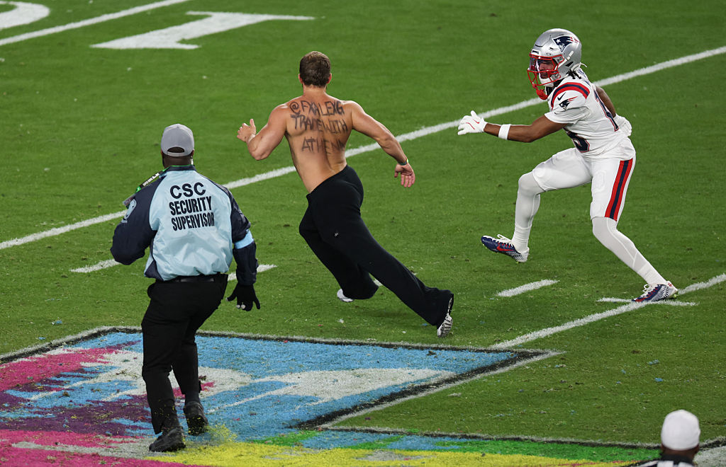 Rookie Takes Down Streaker at Super Bowl