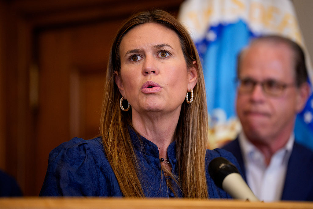Huckabee Sanders Booted From Restaurant When Employees Feel ‘Threatened’