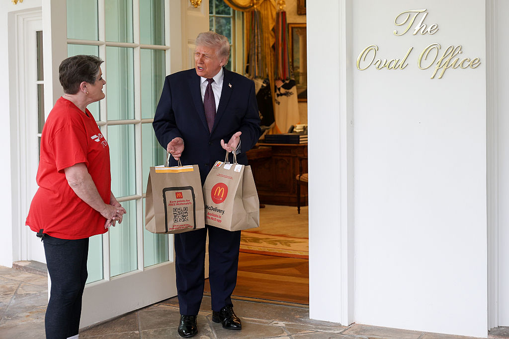 Trump Receives Door Dash Delivery: ‘This Doesn’t Look Staged’