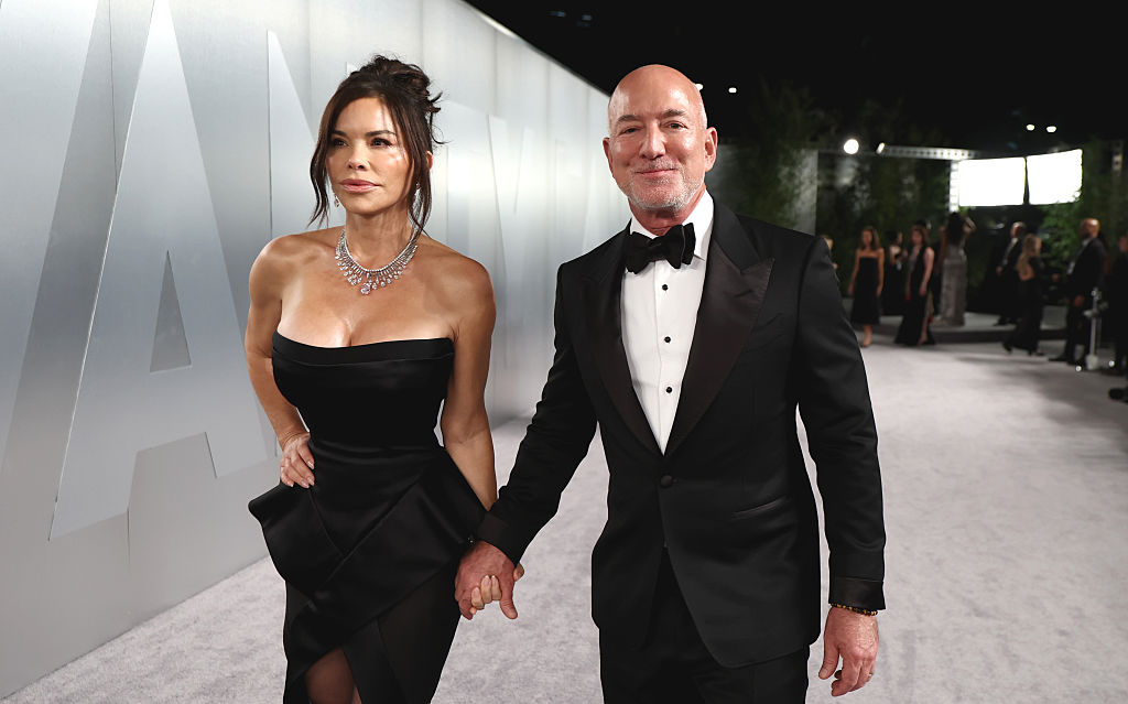 LOS ANGELES, CALIFORNIA – MARCH 15: (L-R) Lauren Sánchez and Jeff Bezos attend the 2026 Vanity Fair Oscar Party Hosted By Mark Guiducci at Los Angeles County Museum of Art on March 15, 2026 in Los Angeles, California. (Photo by Cindy Ord/VF26/Getty Images for Vanity Fair)