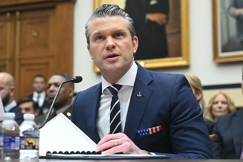 Greg Kelly Slams Hegseth, Says ‘He Doesn’t Belong in the Job’